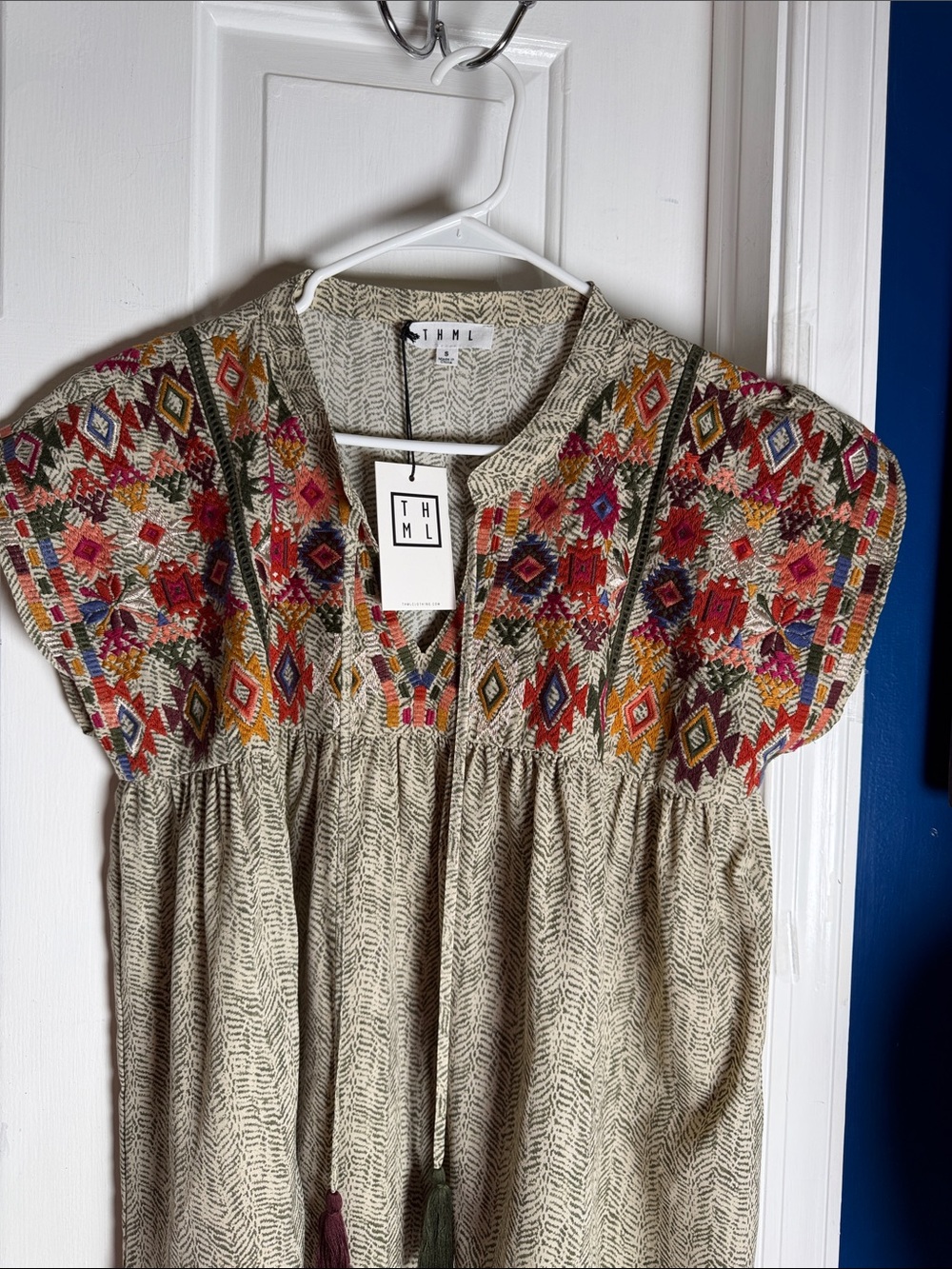 NWT Anthropologie THML Embroidered Boho Flutter Sleeve Blouse Size Small - Picture 2 of 8